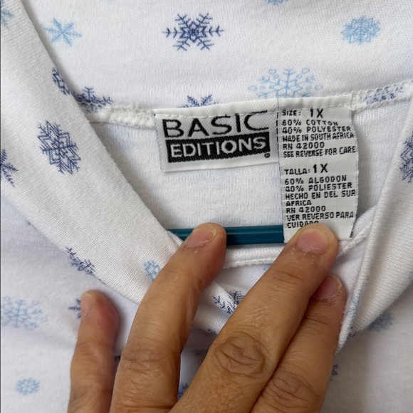 Basic Editions White Top with Blue Snowflakes - Picture 3 of 6